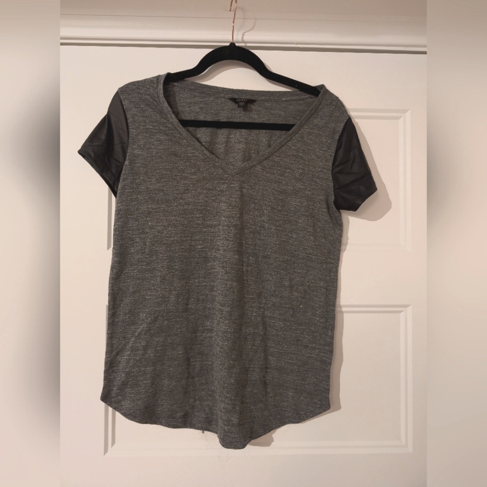 Guess T-shirt with faux leather sleeves